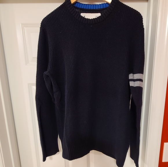 American eagle xl waffle sweater dark navy (almost black) with grey arm strips - Picture 5 of 8
